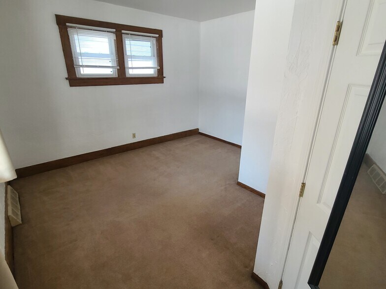 View of bedroom from door - 122 Edgerton Rd