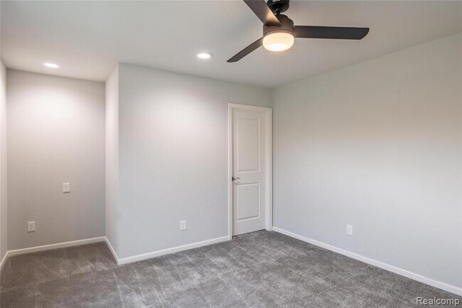 Building Photo - 24180 Liberty Hill Dr