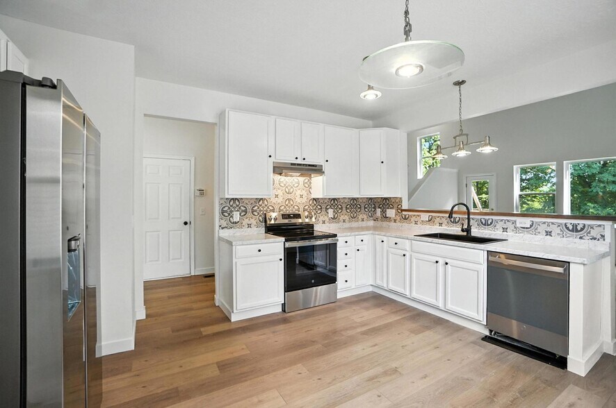 Building Photo - 2380 Oaktree Pl