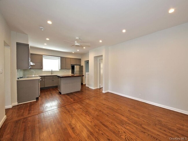 Building Photo - 494 W William St