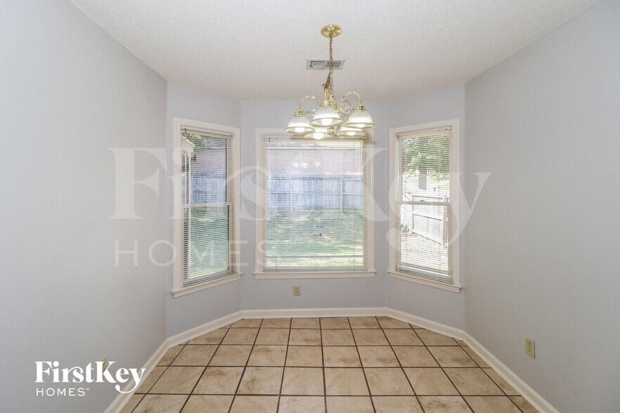 Building Photo - 10292 Green Moss Dr N