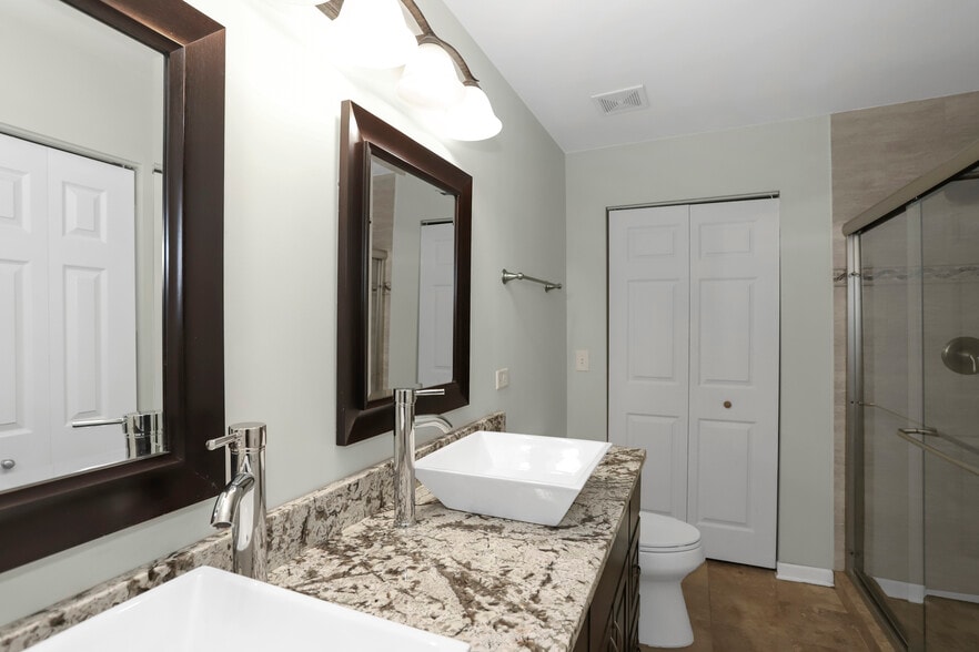 Building Photo - 910 Neudearborn Ln