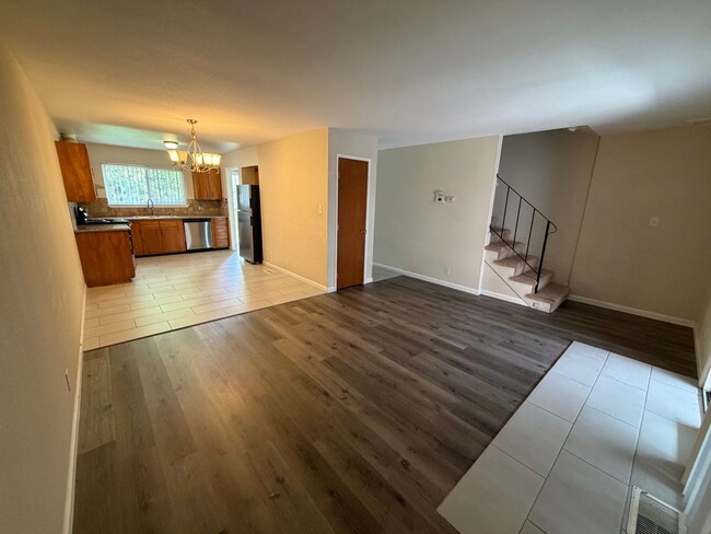 Building Photo - Central and updated 3 bedroom 1.5 bath tow...