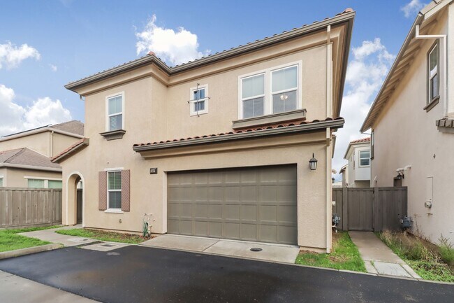 Building Photo - FIRST MONTH'S RENT FREE-Charming 3-Bedroom Home with Office in The Cannery – Davis, CA