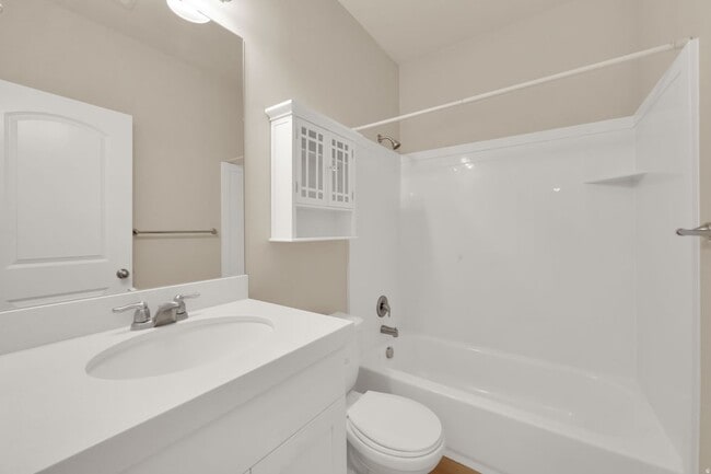 Building Photo - 1823 N Crest Rd