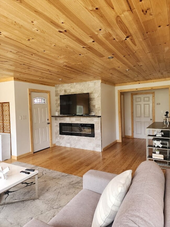 Building Photo - Long Realty & Property Management - Very Beautiful Cabin Close to Ski Resorts