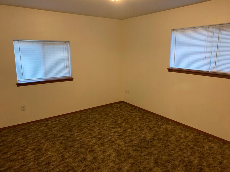 Building Photo - 520 K St