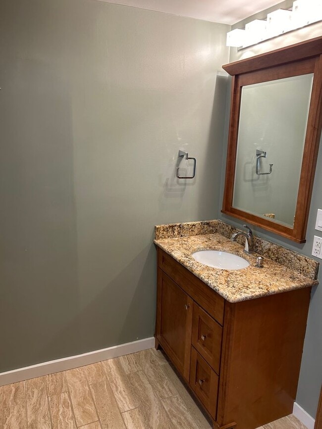 Building Photo - 475 W Kanawha Ave