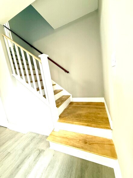 Building Photo - 519 N Lincoln Ave