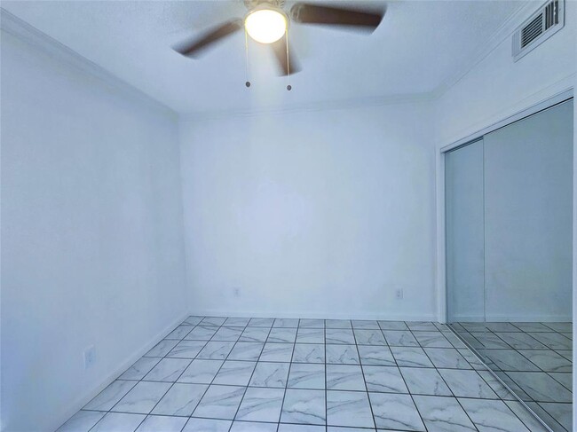 Building Photo - 921 Marine Dr