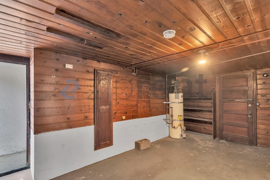 Building Photo - Unit