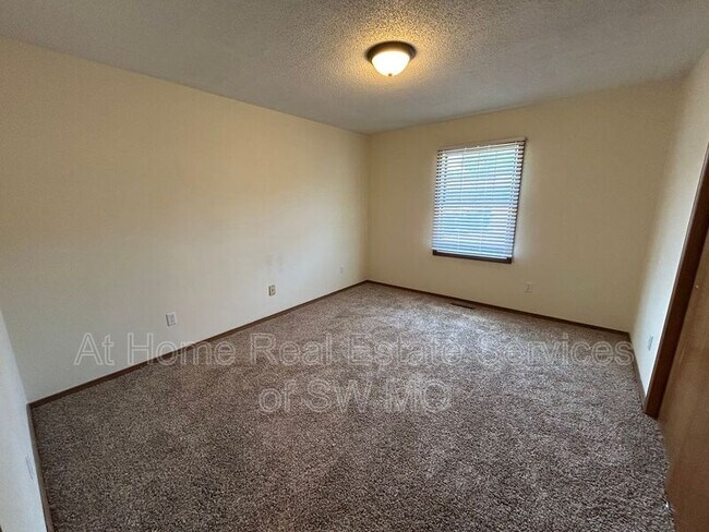 Building Photo - 3161 S Kimbrough Ave