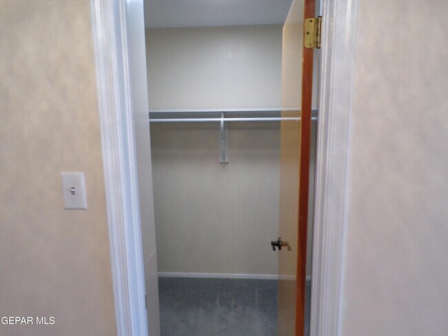 Building Photo - 4820 Louisiana St