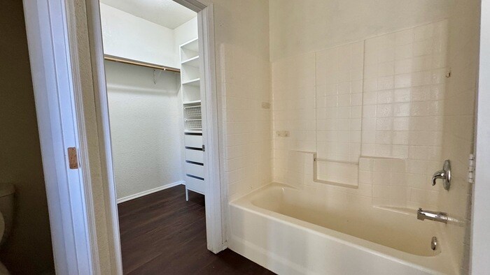 Building Photo - 1221 E Chambers St