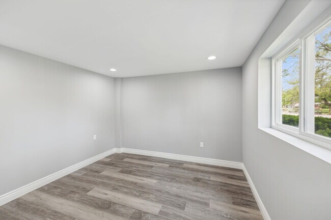 Building Photo - 4641 E 13th Pl