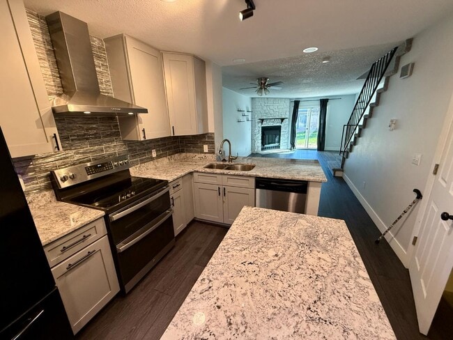 Building Photo - 3646 Queen Anne Way