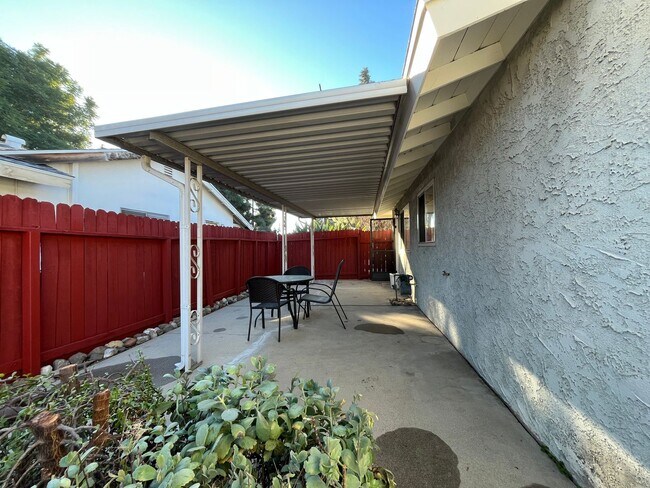 Building Photo - MOVE IN READY 3+2 home in Northridge w/RV access, appliances included + central HVAC!