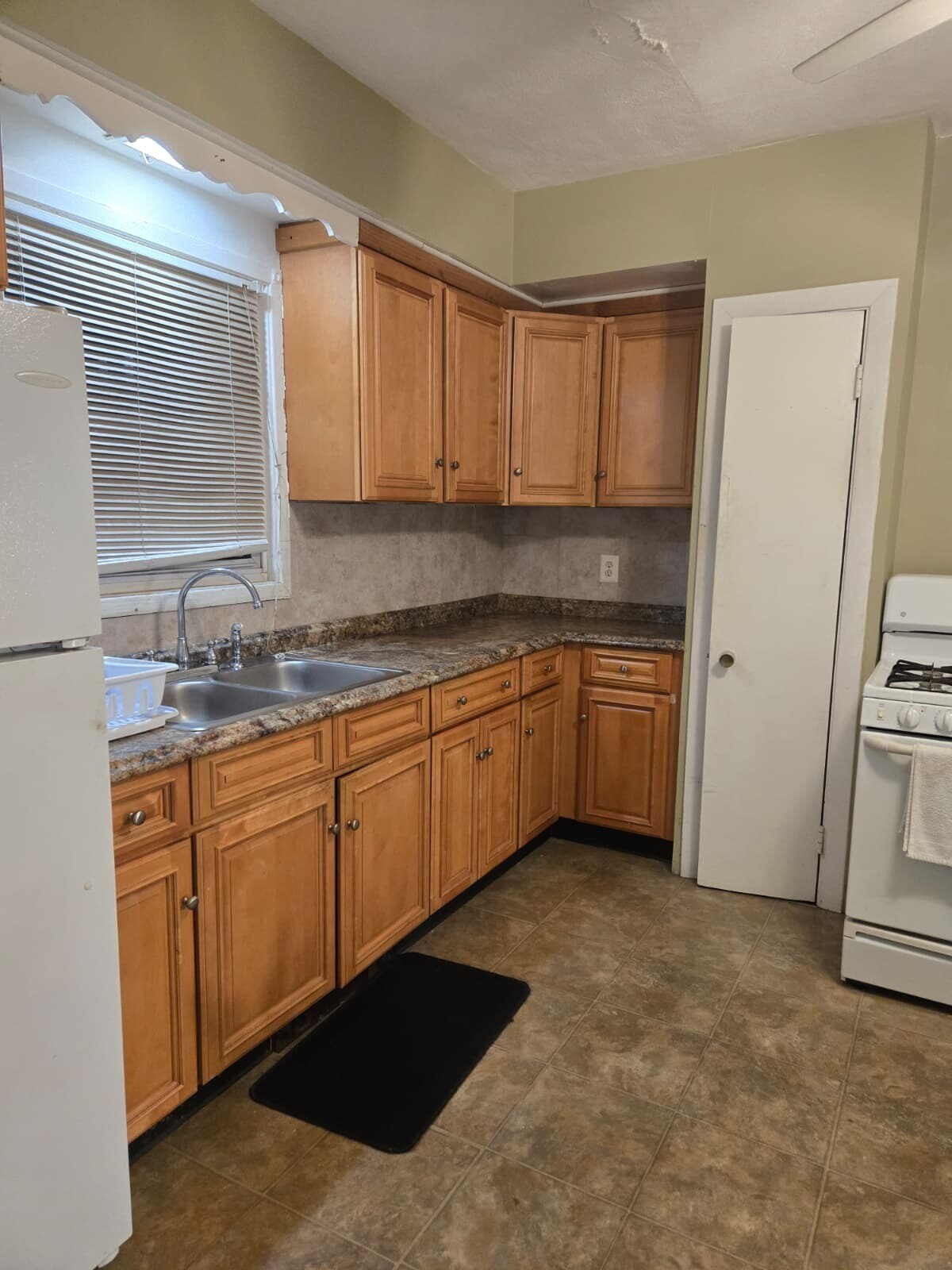 Kitchen - 215 East St