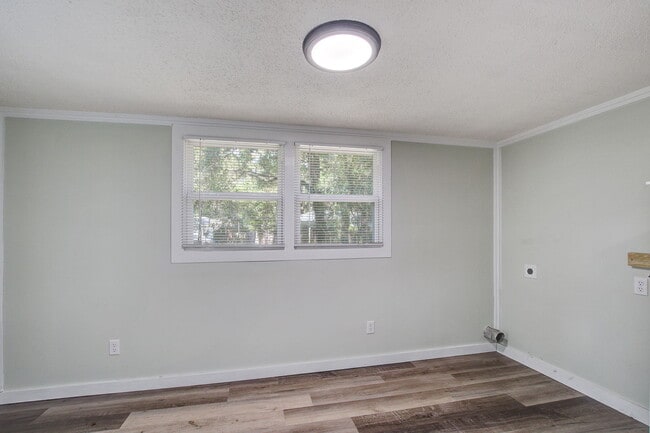 Building Photo - 118 Klein St