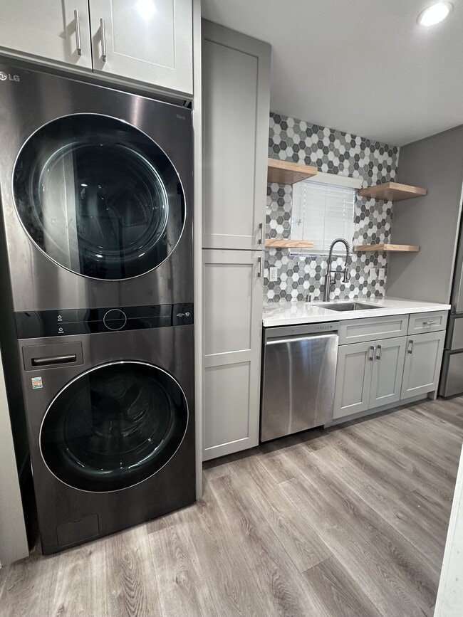 Building Photo - 1483 Fern Ave