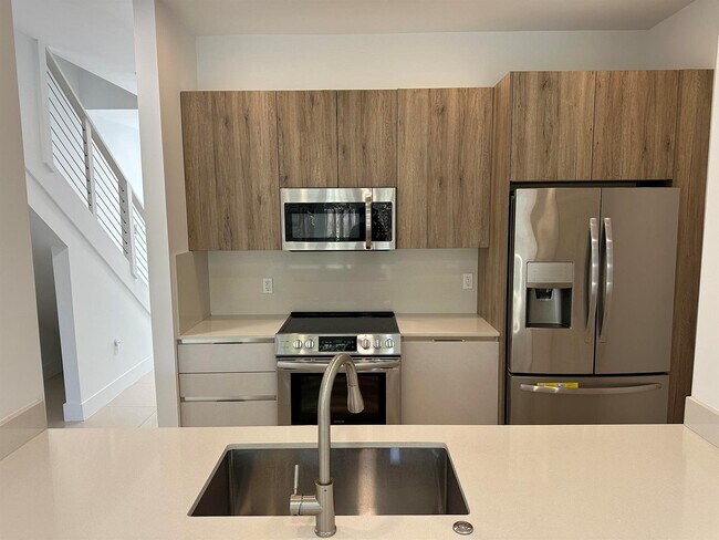 Building Photo - Northeast 17th Avenue, Fort Lauderdale, FL 33304 - 2 BR 2.5 BA townhouse