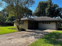 Building Photo - 3 Bedroom, 1.5 Bathroom, Brick Home with l...