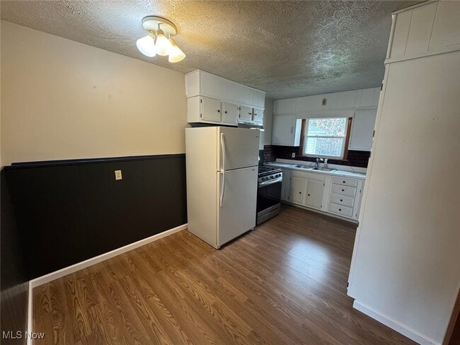 Building Photo - 1612 Maple Dr