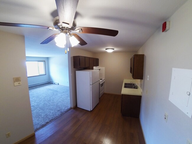 Kitchen Area - Stanford Manor