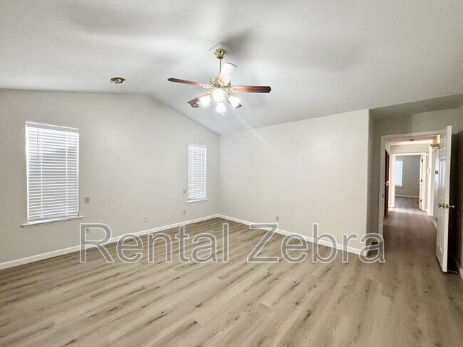 Building Photo - 746 Wren Ct