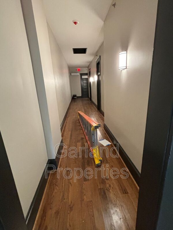 Building Photo - 73 W Main St