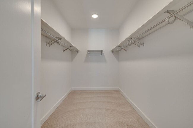 Building Photo - Modern Sammamish Townhome with Style, Spac...