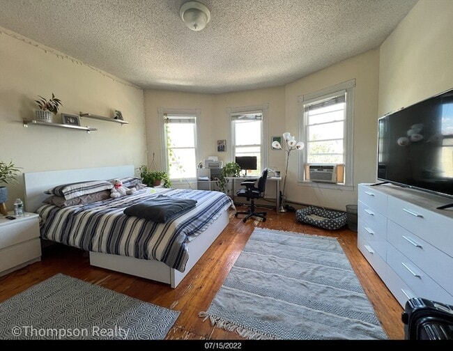 Building Photo - 372 Medford St