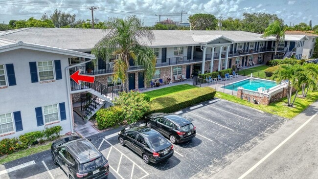 Building Photo - 2701 Middle River Dr