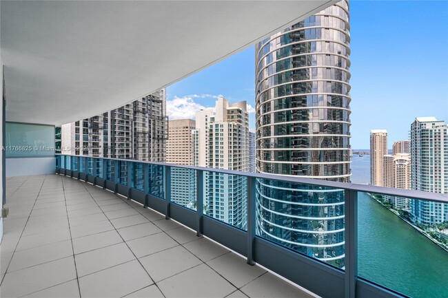 Building Photo - 200 Biscayne Blvd Way