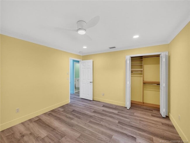 Building Photo - 3055 SE Glasgow Dr