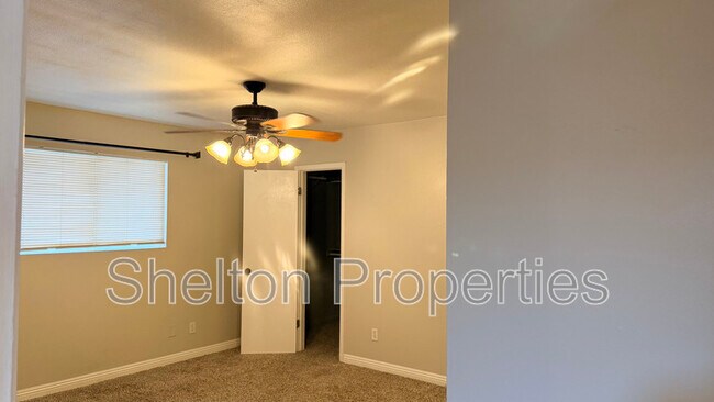 Building Photo - 523 E Malibu Dr