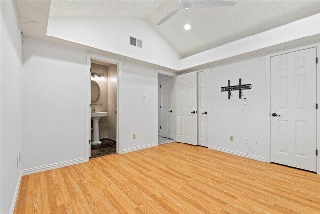 Building Photo - 1411 Gracy Farms Ln