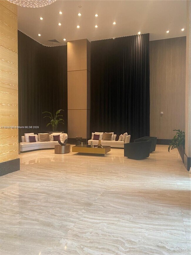 Building Photo - 950 Brickell Bay Dr