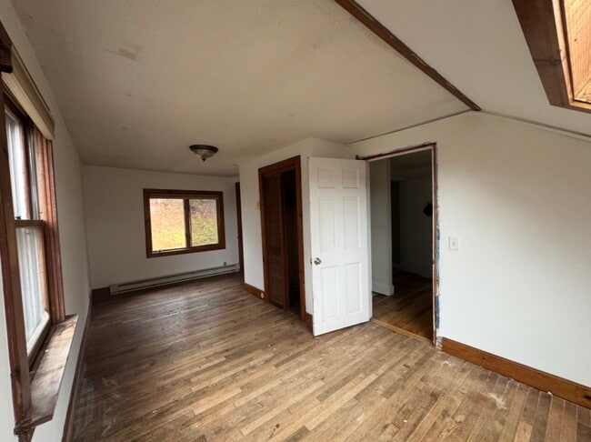 Building Photo - 13 Wawecus Hill Rd