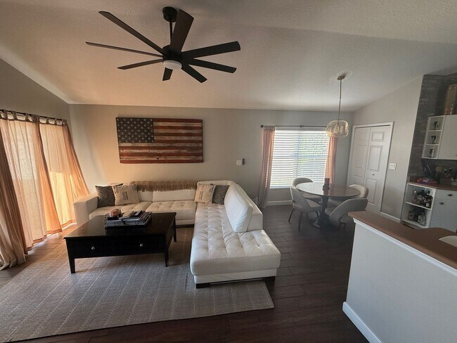 Building Photo - 3-Bedroom, 2-Bathroom Home in Waters Edge