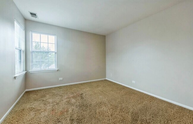 Building Photo - 533 Woodhaven Dr