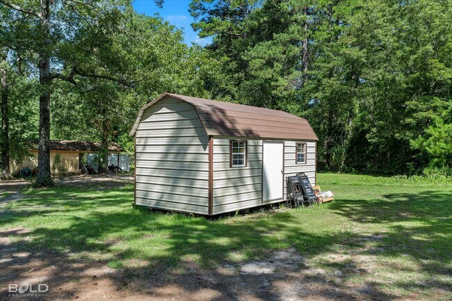Building Photo - 3 Bedroom 2 Bathroom Home in Plain Dealing