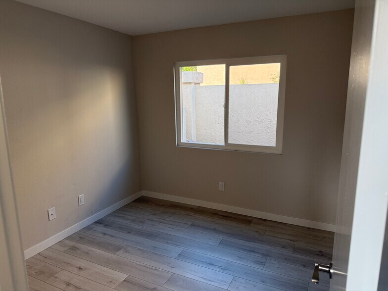 Building Photo - 2136 Waterside Dr