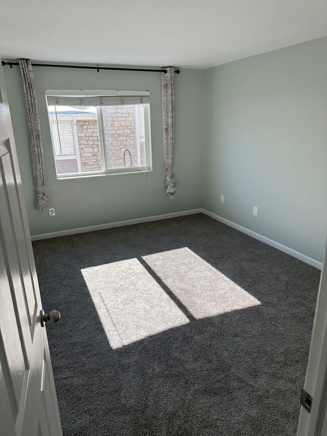 Building Photo - Brandychase at Eastmoor Park 2 Bed 2 Bath ...