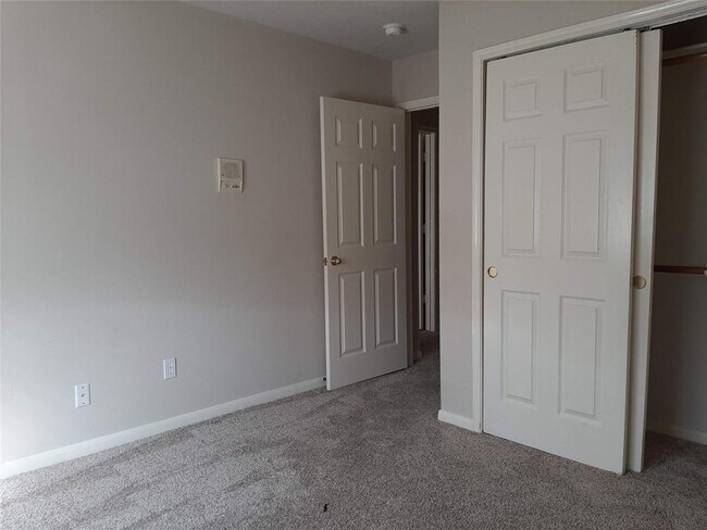 Building Photo - 1385 El Camino Village Dr