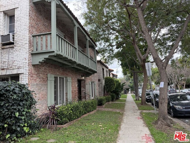 Building Photo - 1132 N Vista St