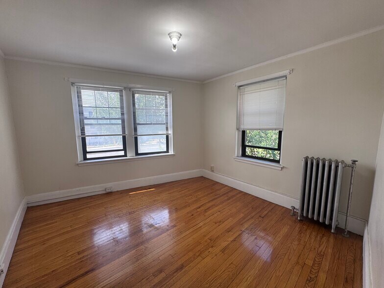 Building Photo - 349A Pleasant St