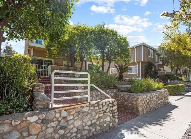 Building Photo - 300 Alpine St