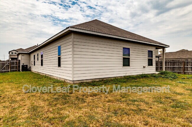Building Photo - 720 Red Barn Bnd