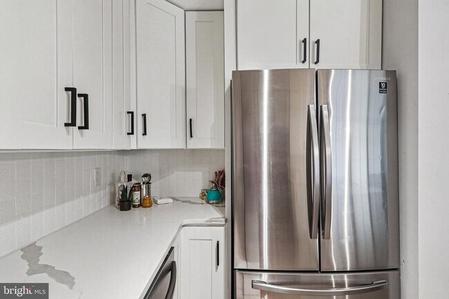 Building Photo - 4620 N Park Ave